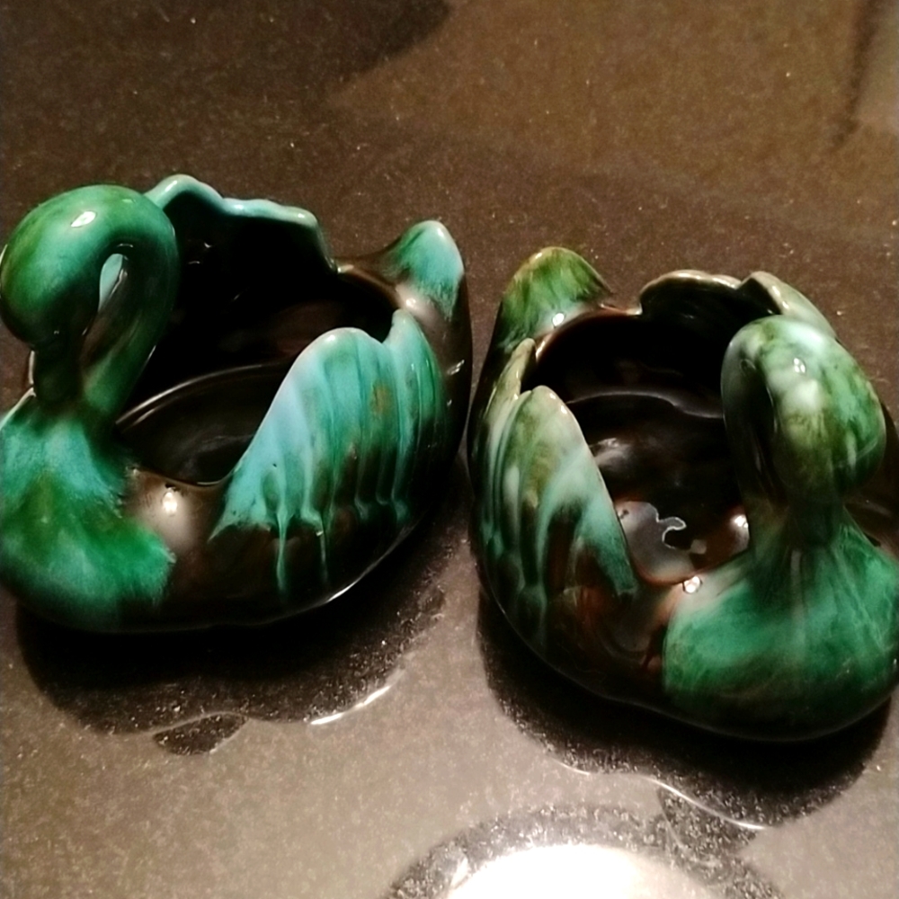 🌸Gorgeous set of Blue Mountain Pottery swan dishes🌺